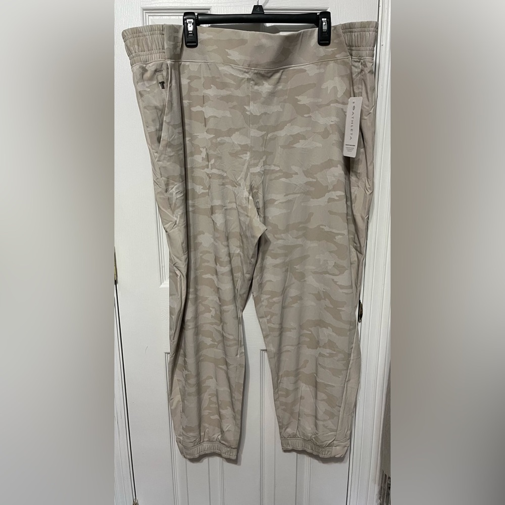 NWT Athlete Brooklyn Camo jogger beige SZ 26